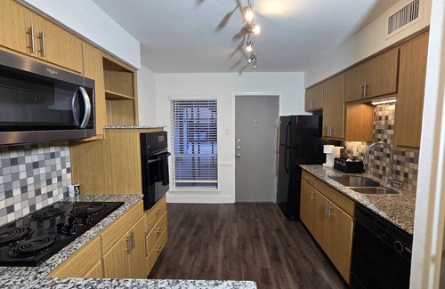 The Galleria Apartamento | Marquee Uptown 2BR 2BA Galleria Condo Unit 108