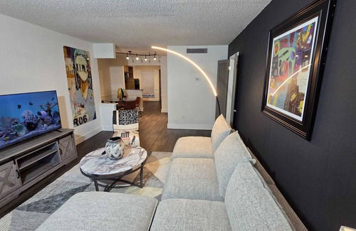 The Galleria Apartamento | Marquee Uptown 2BR 2BA Galleria Condo Unit 108
