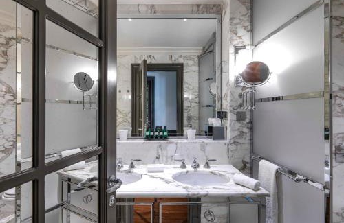 Madeleine Hotel | MARQUIS Faubourg Saint-Honoré
