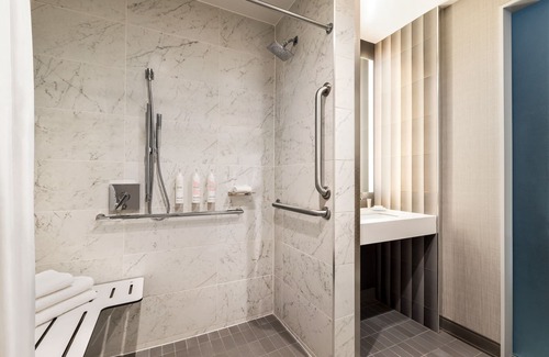 Queens Hotel | Marriott New York JFK Airport