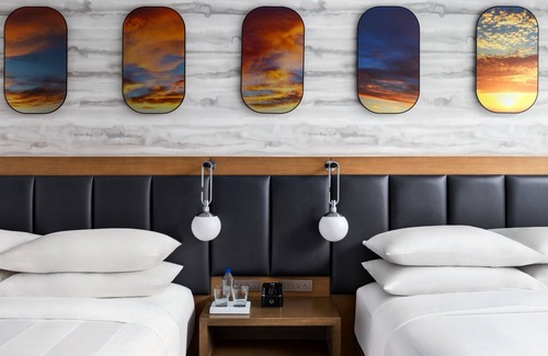 Queens Hotel | Marriott New York JFK Airport