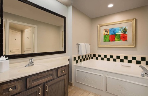 Palm Beach Shores Complejo | Marriott Ocean Point, Resort & Spa, Beachfront