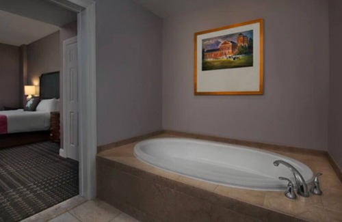 Williamsburg Villa | Marriott's Manor Club, Sequel (2BR)