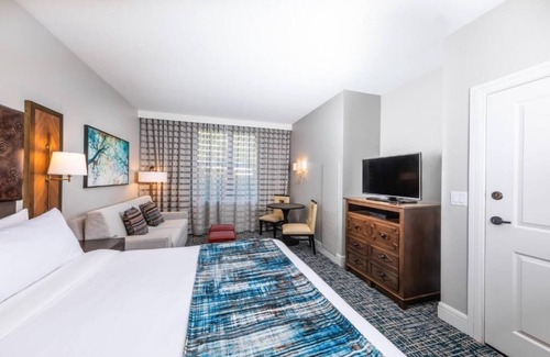 Lakeside Park Complejo | Marriott Timber Lodge at Lake Tahoe. Perfect for skiing or nature walks.
