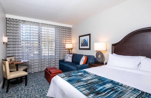 Lakeside Park Complejo | Marriott Timber Lodge at Lake Tahoe. Perfect for skiing or nature walks.