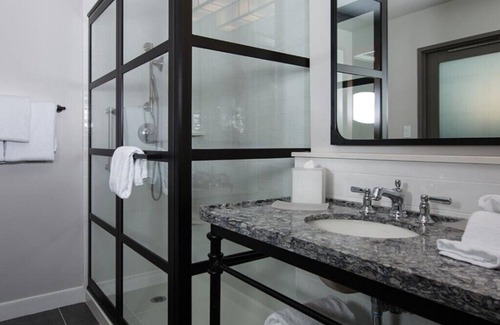 Civic Core Apartamento | Marriott Vac Club, 1 BR SUITE, Kitchenette, Sleeps 4, 25min walk to Conv. Ctr.
