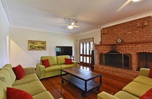 Pokolbin Casa | Marrowbone Mountain Views