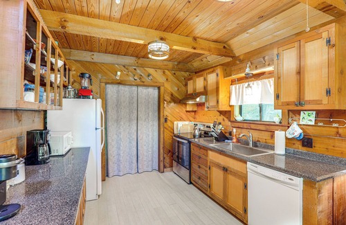 Wolf Laurel Cabina | Mars Hill Cabin w/ Pool Table ~ 2 Mi to Wolf Ridge