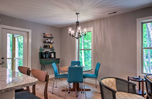 Mars Hill Casa | Mars Hill Hideaway | Fire Pit, Views, Screened Porch + Biltmore Pass