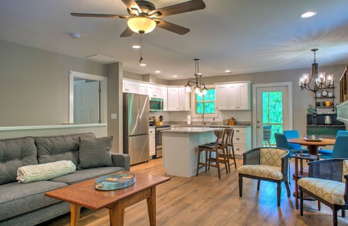 Mars Hill Casa | Mars Hill Hideaway | Fire Pit, Views, Screened Porch + Biltmore Pass