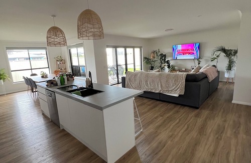Kelso Casa | Marsden Estate Home. 10 minutes from Mount Panorama
