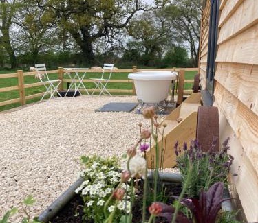 Pitney Otro | Marsh Farm Glamping Yappingale Shepherd Hut