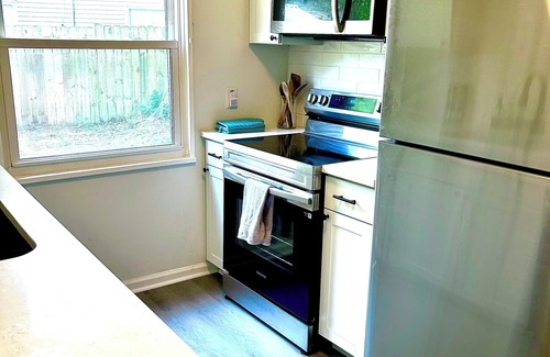 North Charleston Cabaña | marsh front oasis-3 bedroom renovated cottage on the marsh. Centralized location