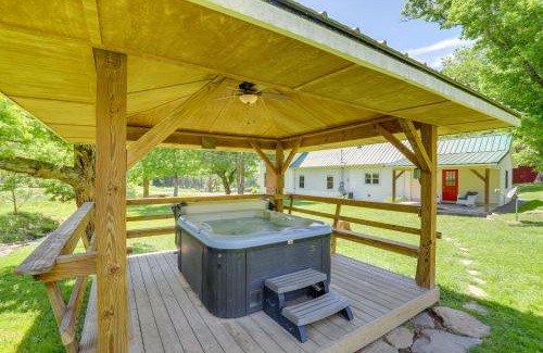 Marshall Casa | Marshall Cottage on 1895 Tobacco Farm with Hot Tub!