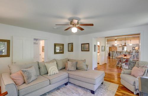 Marshall Casa | Marshall Cottage on 1895 Tobacco Farm with Hot Tub!