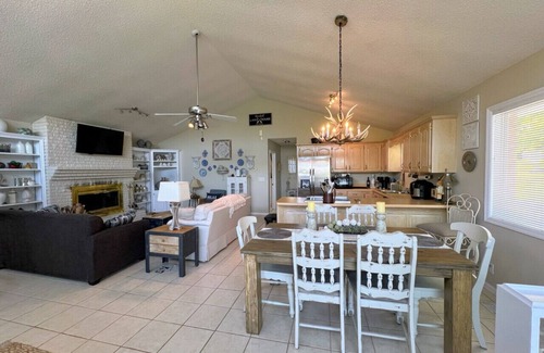 Centre Casa | Marshall Shores on Weiss - Waterfront Home with Private Pier In Beautiful Bay Springs Neighborhood