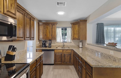 Alhambra Casa | Martha's Getaway-Central PHX 5 bedroom/3bath-POOL