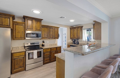 Alhambra Casa | Martha's Getaway-Central PHX 5 bedroom/3bath-POOL