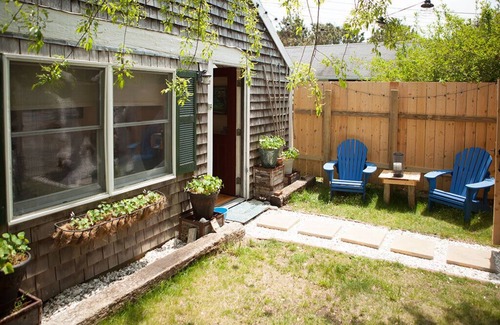Edgartown Cabaña | Martha's Vineyard 3BR, se admiten mascotas, a 10 minutos a pie de la playa o de las tiendas.