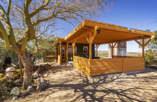 Joshua Tree Casa | Martian Rose - Out Of This World Stargazing Cabin 2 Bedroom Home by RedAwning