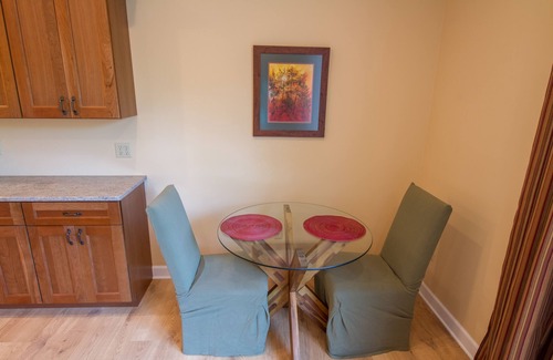 Ivy Casa | Martin Suite · Martin Suite | Views & Close to Heart of Cville