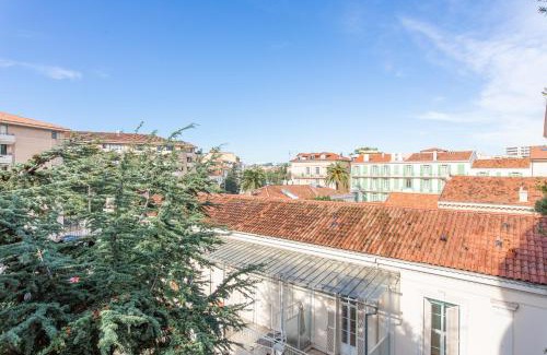 California - Pezou Apartamento | MARTINEZ HOTEL AREA: Modern 3 bedrooms w/terrace