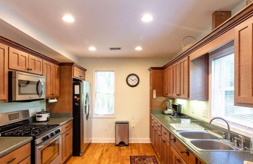Tryon Casa | Martingale Cottage - 1 bedroom guesthouse