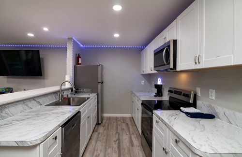 West Arlington Apartamento | Marvel VS Mario Clubroom apartment in brilliant Arlington with AC, WiFi