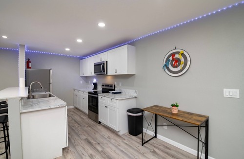 West Arlington Apartamento | Marvel VS Mario Clubroom apartment in brilliant Arlington with AC, WiFi