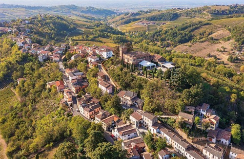 Mornico Losana Otro | Marvellous castle with pool overlooking the vineyards! - Castello Mornico 12 PAX