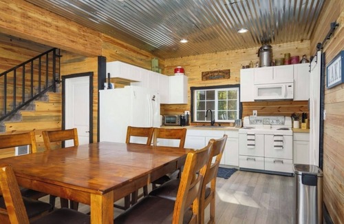 Priest River Cabina | Marvelous 3-bedroom cabin located on beautiful Priest River