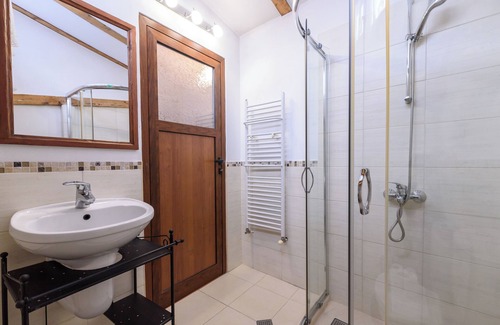 Old Town Chalet De Esquí | Marvelous 8-bedroom catered ski chalet in Bansko with Total Chalets