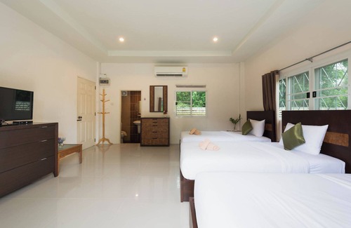 Sam Roi Yot Cama Y Desayuno | Marvelous bed & breakfast with AC in Tambon Rai Kao