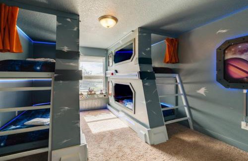Loughman Villa | Marvelous Magic Villa at Solterra near Disney with Arcade