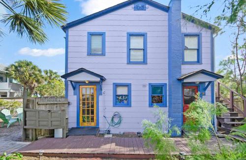 Vilano Beach Apartamento | Marvelous Mermaid Bungalow, Dog-Friendly Downstairs Apt in Prime Vilano Beach