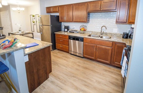 Newburgh Apartamento | Mary - C · Central, Floor Level 2bd/2ba Apt w/Pool & WiFi