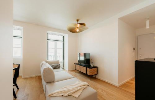 Santo Condestavel Apartamento | Mary Pink - NO 3C - Sublime Two-Bedroom Apartment