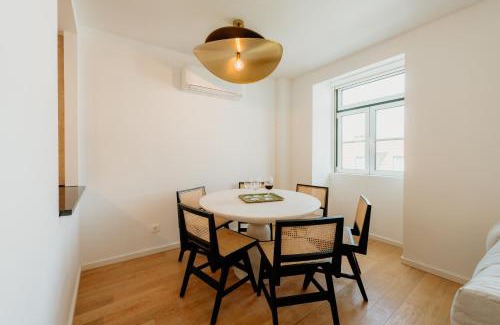 Santo Condestavel Apartamento | Mary Pink - NO 3C - Sublime Two-Bedroom Apartment