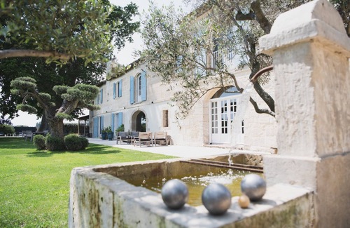 Arles Casa | Casa-Vista al campo-Baño Privado-styled by Scapa Home