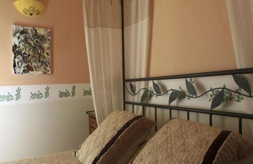 St.-Remy-de-Provence Cama Y Desayuno | MAS DES FIGUES - Mas XVIIIe très calme - Certifié Biologique FRBio10 - jardin naturel écologique - piscine 12x6 - Copieux brunch paysan méditerranéen du jardin cuisine huile d'olive - Agritourisme-Alpilles Saint Rémy de Provence-du 01 mai au 29 septembre-