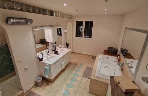Marguerittes Otro | Mas Provencal with swimming pool, Jacuzzi and wooded grounds