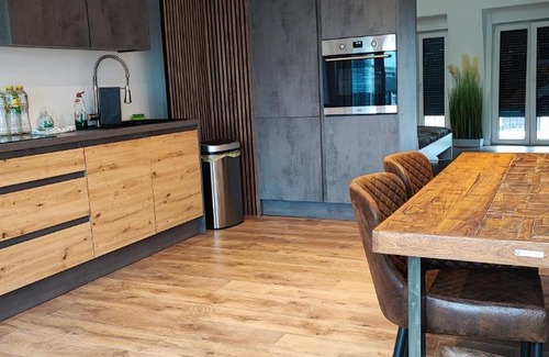 Ehrenfeld Apartamento | Masionette Wohnung mit Panorama Terrasse