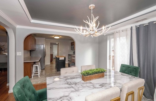 Mason Casa | Mason Marvel: Luxe Stay with Pool & Hot Tub