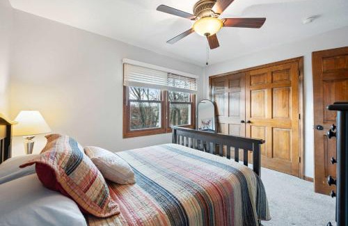 Lockerbie Square Apartamento | Mass Ave Gem and steps away from Yoga Studio
