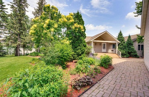 Howard Lake Casa | Massive 3 bedroom on the Lake!