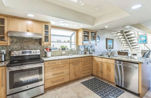 Capistrano Beach Casa | Massive 3 bedroom on the sand!
