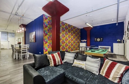 Hackney Wick Apartamento | MASSIVE 3000SQ FT WAREHOUSE FLAT Amazing Apartment with Recreational Activit...