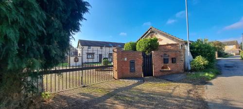 Yaxley Casa | Massive 4 bed with countryside views in Peterborough