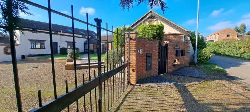 Yaxley Casa | Massive 4 bed with countryside views in Peterborough