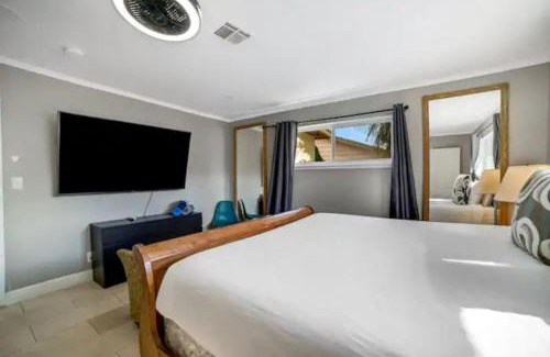 Las Vegas Casa | Massive 4 bedroom close to the strip!